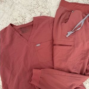 Figs Large Catarina 1 pocket top and Large Zamora jogger Regular pant.